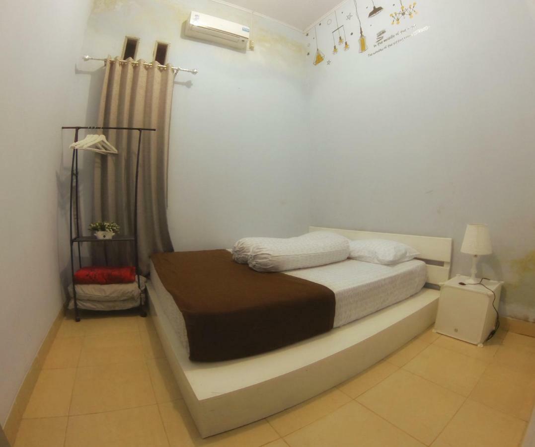 Rumah Ayin Homestay Near Airport Palembang Bagian luar foto